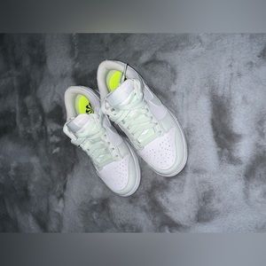 WHITE MINT NIKE DUNKS worn less than 5x.